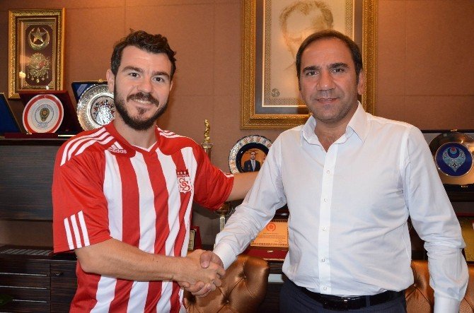 Medicana Sivasspor Yekta Kurtuluş İle 3 Yıllık Sözleşme İmzaladı