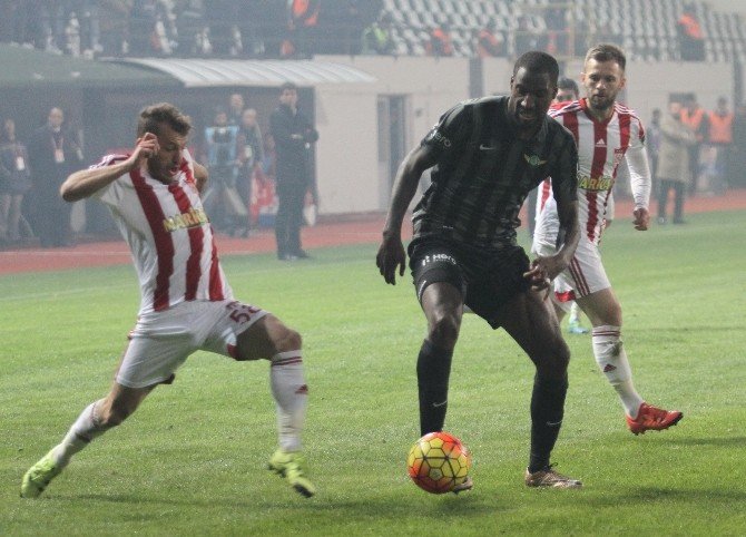 Akhisar’da Douglao’nun Performansı Göz Dolduruyor