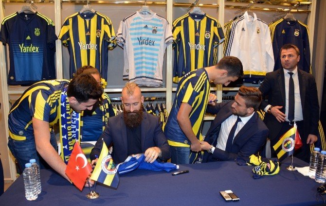 Fenerbahçe’nin Yıldızları Adana’da Taraftarlarıyla Buluştu