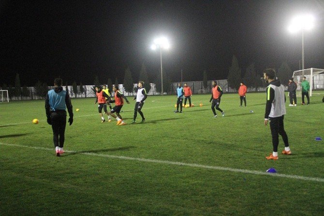 Cihat Arslan: "Galatasaray Maçı Sert Ve Gollü Geçecek"