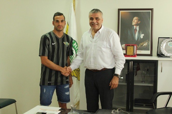Akhisar Belediyespor Mervan Çelik’i Bitirdi