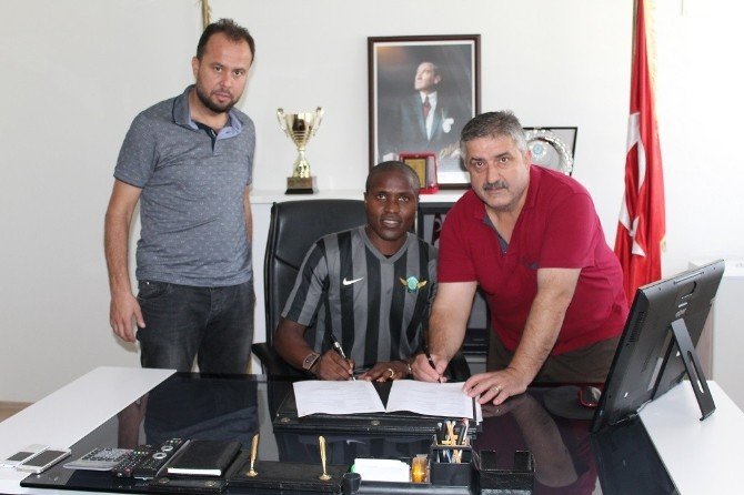 Akhisar Belediyespor’a Kamerunlu Orta Saha
