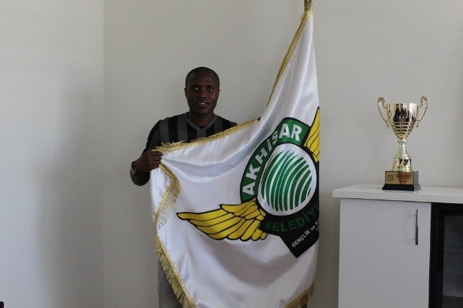 Akhisar Belediyespor’a Kamerunlu Orta Saha