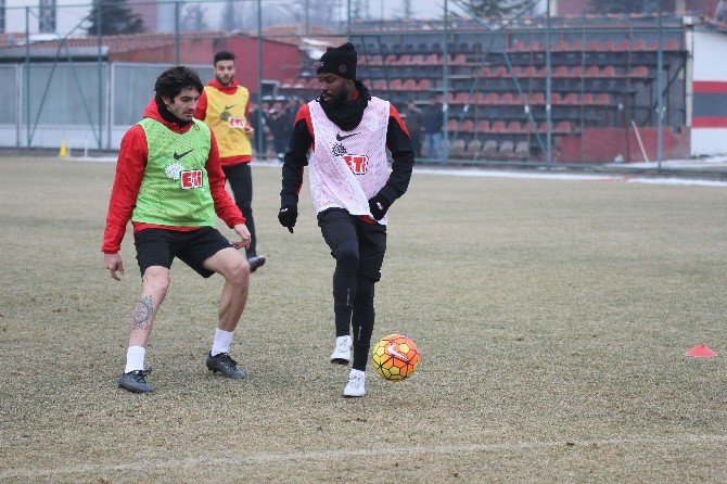 Eskişehirspor Lige Verilen Arayı Antrenman Yaparak Değerlendirdi