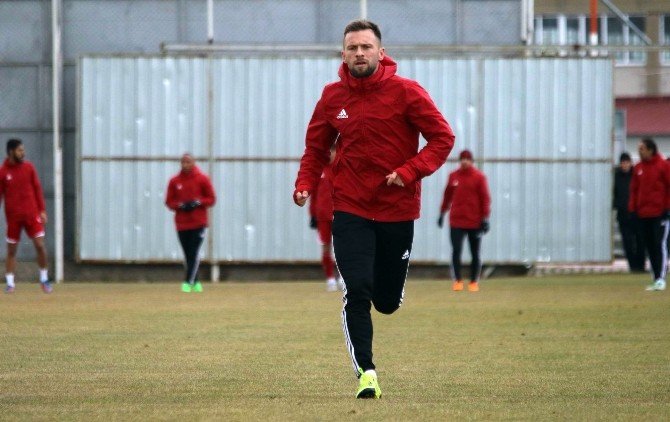 Buruk: "Ligin Üstünde Bir Oyun Oynuyoruz Ama Sonuca Yansıtamıyoruz"