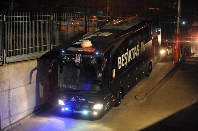 Beşiktaş Ve Galatasaray Stadyuma Geldi
