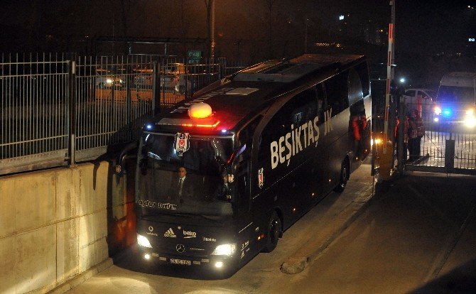 Beşiktaş Ve Galatasaray Stadyuma Geldi