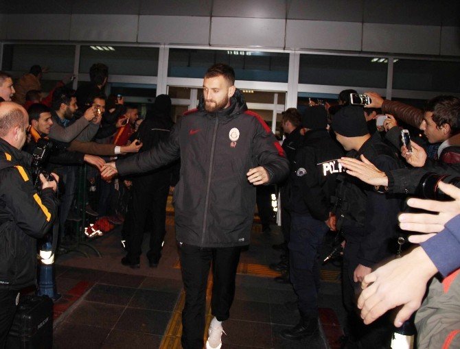 Galatasaray Kafilesi Kayseri’de Coşkuyla Karşılandı