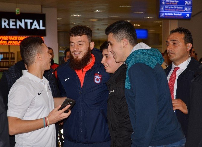 Trabzonspor’a İstanbul’da Coşkulu Karşılama