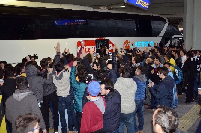 Trabzonspor’a İstanbul’da Coşkulu Karşılama