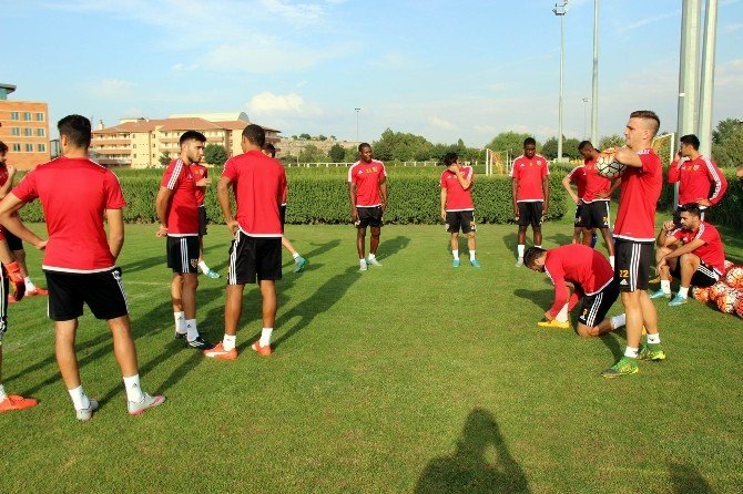 Tolunay Kafkas’tan Deniz Çoban Değerlendirmesi