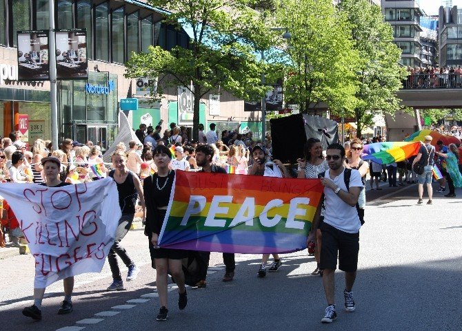 Stockholm’de Gay Yürüyüşüne 50 Bin Kişi Katıldı