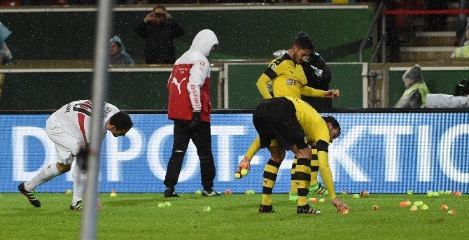 Almanya’da Tenis Toplu Protesto