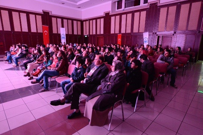 Yıldırım’da Kitap Getiren Tiyatro İzledi