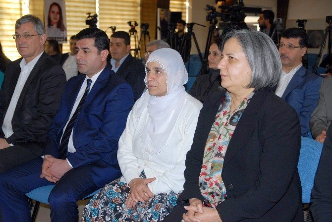 Demirtaş, Avrupalı Sol Partilerin Kürt Halkıyla Dayanışması Toplantısında Konuştu