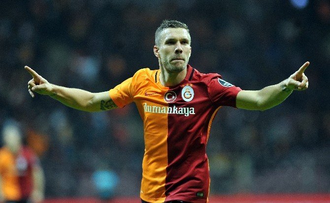 Derbide Gözler Gomez Ve Podolskı’de