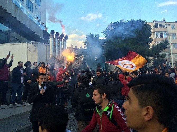 Galatasaray Kafilesi Stadyuma Hareket Etti