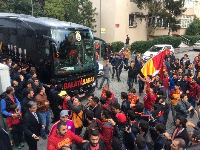 Galatasaray Kafilesi Stadyuma Hareket Etti