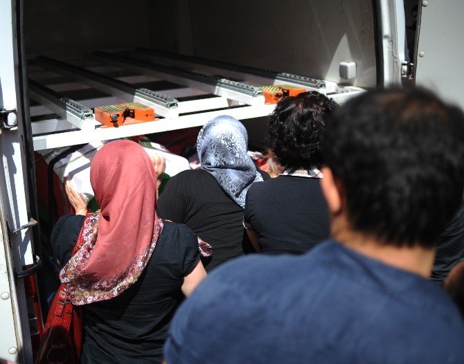 Patlamada Ölen Anne Oğulun Evinde Gözyaşları Sel Olup Aktı