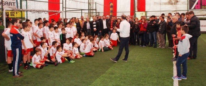 Biga’da Tanju Çolak Futbol Akademisi Açıldı