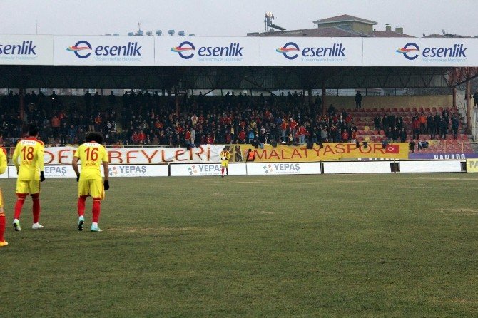 Taraftardan Sahadaki Futbolcuya Duygulandıran Mektup