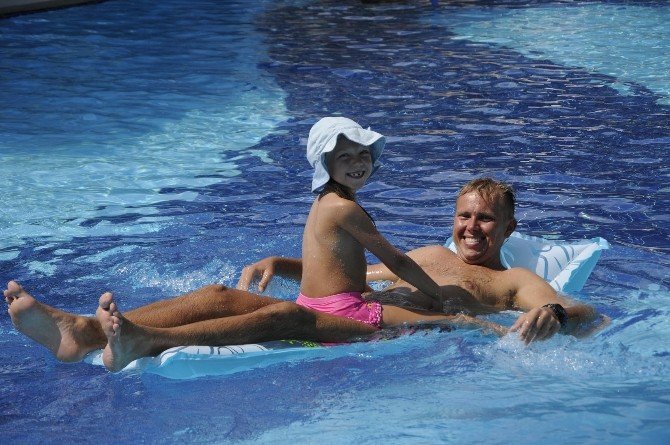 Turizmci Umudunu Uzatılan Tatilden Beklediği 300 Bin Turiste Bağladı