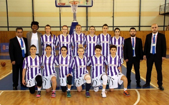 Kadın Basketbolcular Tahkim Kararını Kutladı