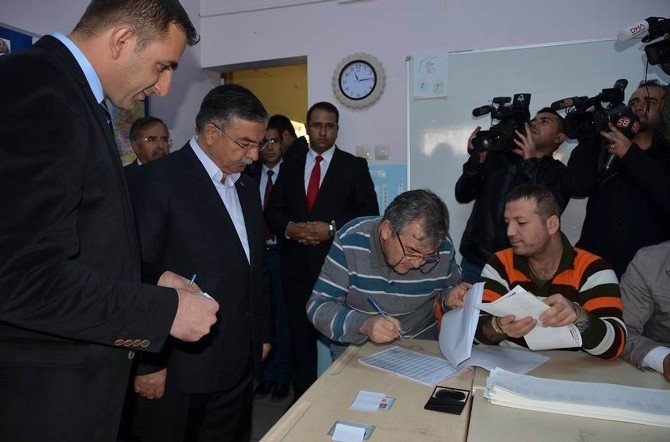 Tbmm Başkanı Yılmaz Oyunu Kullandı