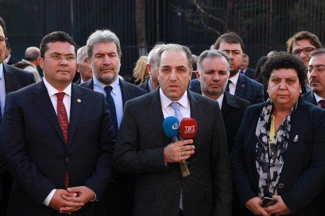 Tbmm İnsan Hakları İnceleme Komisyonu Merasim Sokak’a Karanfil Bıraktı