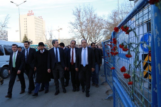 Tbmm İnsan Hakları İnceleme Komisyonu Merasim Sokak’a Karanfil Bıraktı