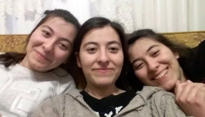 Üçüz Kız Kardeşler Aynı Üniversitede Tıp Okuyacaklar