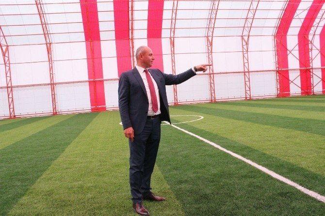 Tekkeköy Belediyesi’nden Kapalı Halı Saha
