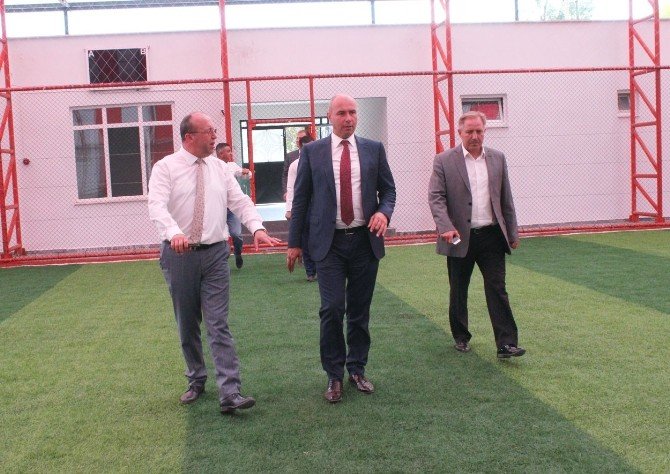 Tekkeköy Belediyesi’nden Kapalı Halı Saha