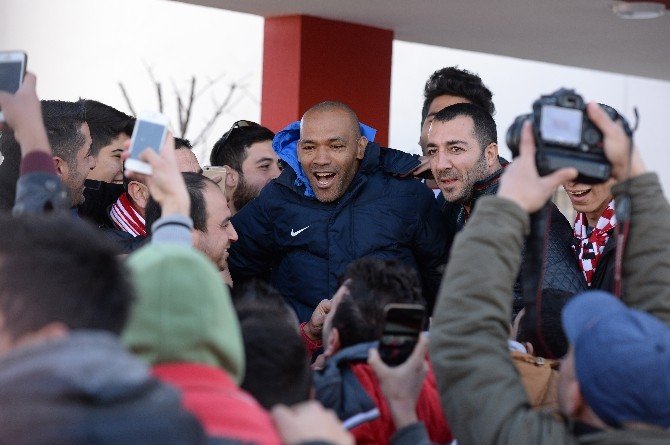 Antalyaspor’u Protestoya Gelen Taraftarın Eto’o Sevgisi