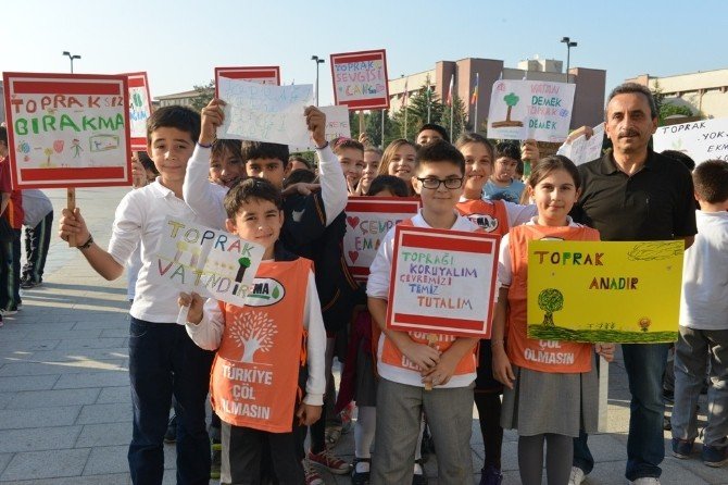 Öğrencilerden ‘Toprağa Saygı’ Yürüyüşü