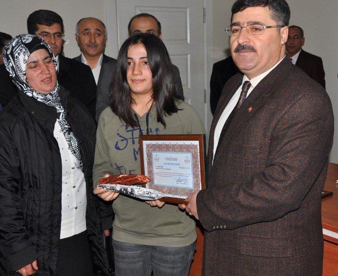 İslahiye, Gaziantep’te İlçeler Arasında Teog Sınavında Birici Oldu
