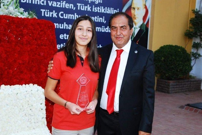Teog Türkiye Birincisi İrem Ateş, Fen Lisesi’ni Seçti