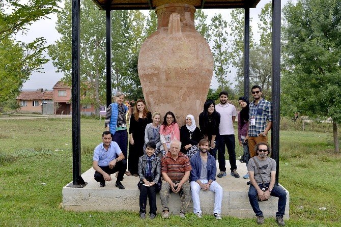 Sanatçılar Kınık Ve İznik’i Gezdi