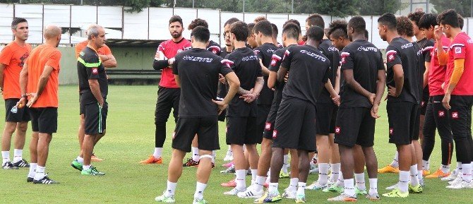 Adanaspor Maç Saatini Bekliyor
