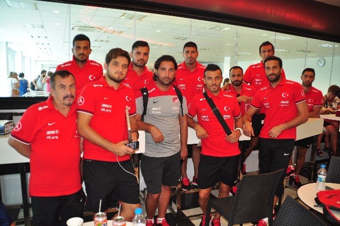 Plaj Milli Futbol Takımı Macaristan’a Hareket Etti