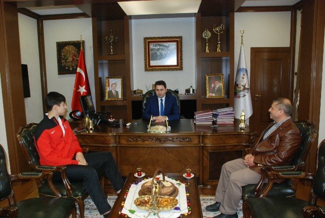 Şampiyon Sporcuya Ödül