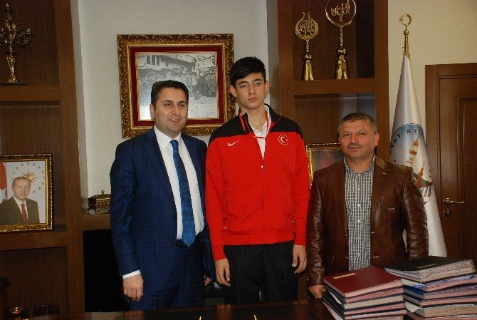 Şampiyon Sporcuya Ödül
