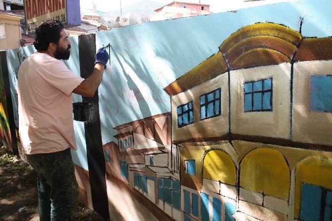 Tokat’ta Trafo Binalarından Sonra Duvarlar Da Renkleniyor