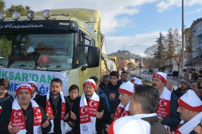 Niksar’dan Türkmenlere 2 Tır Yardım