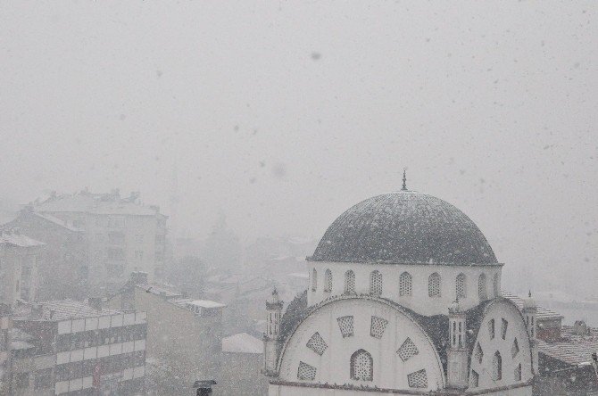 Niksar’da Kar Yağışı