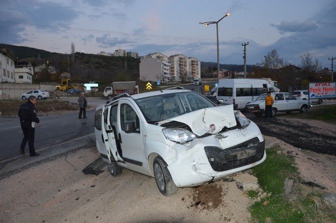 Niksar’da Trafik Kazası: 4 Yaralı