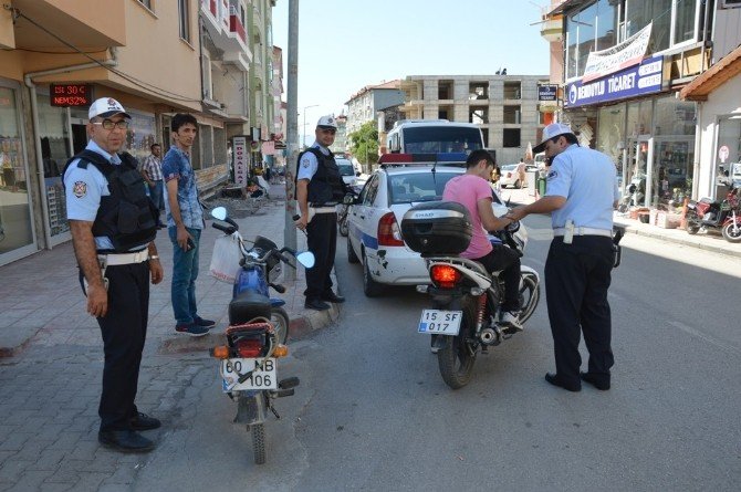 Niksar’da Motosiklet Sürücülerine Kask Uyarısı