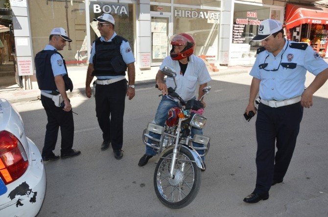 Niksar’da Motosiklet Sürücülerine Kask Uyarısı