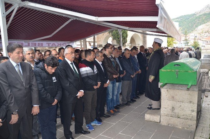Genç Öğretmen Kansere Yenik Düştü