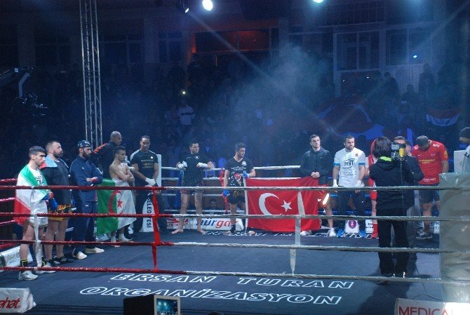 Tokat’ta 7 Türk, 7 Yabancı Kick Boksçu İle Karşılaştı